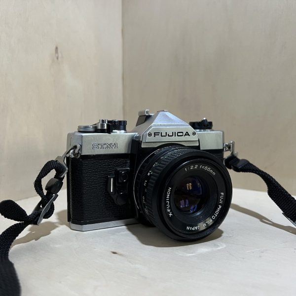 Fujica STX-1 – Reflex argentique mécanique – avec objectif Fujinon 55mm f/2.2 - Argent