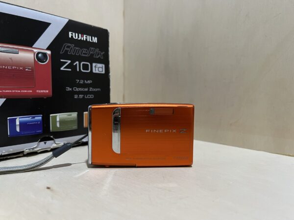 Fujifilm FinePix Z10fd – Compact numérique design orange – 7,2 Mpx - Orange