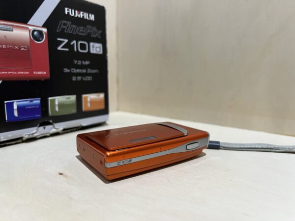 Fujifilm FinePix Z10fd – Compact numérique design orange – 7,2 Mpx - Orange