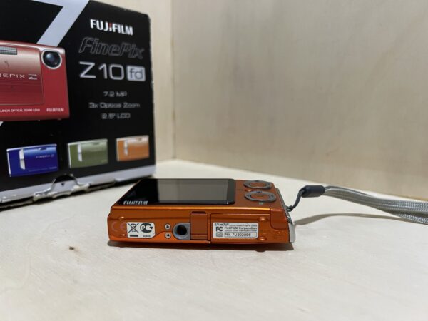 Fujifilm FinePix Z10fd – Compact numérique design orange – 7,2 Mpx - Orange