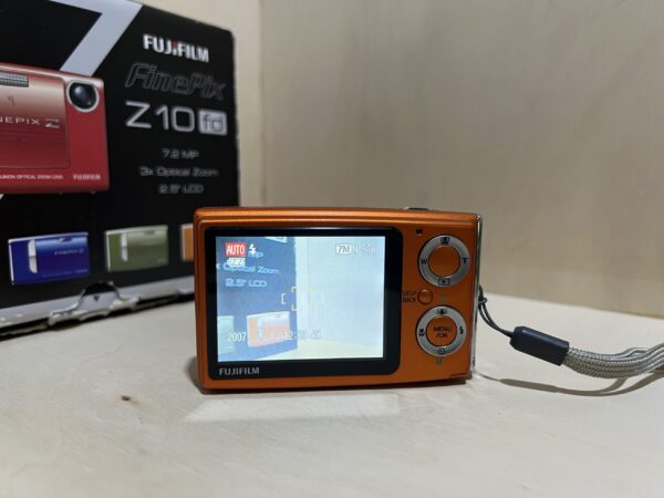 Fujifilm FinePix Z10fd – Compact numérique design orange – 7,2 Mpx - Orange