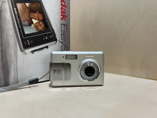 Kodak EasyShare LS755 – Compact numérique 5 MP avec station d’accueil - Argent