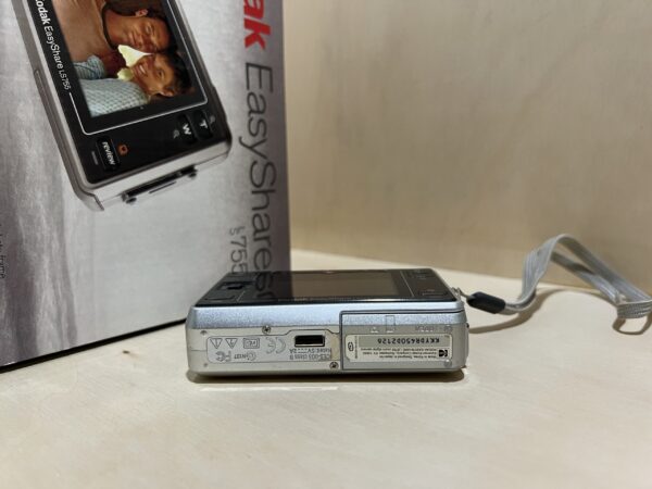 Kodak EasyShare LS755 – Compact numérique 5 MP avec station d’accueil - Argent