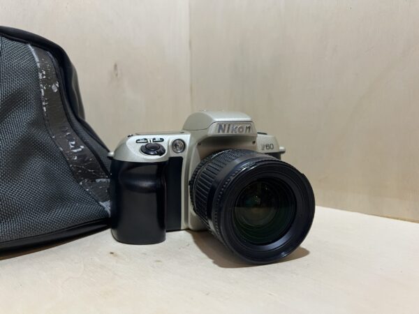 Nikon F60 – Beige
