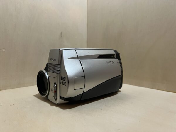 Caméscope Hitachi VM-E555LE - Gris