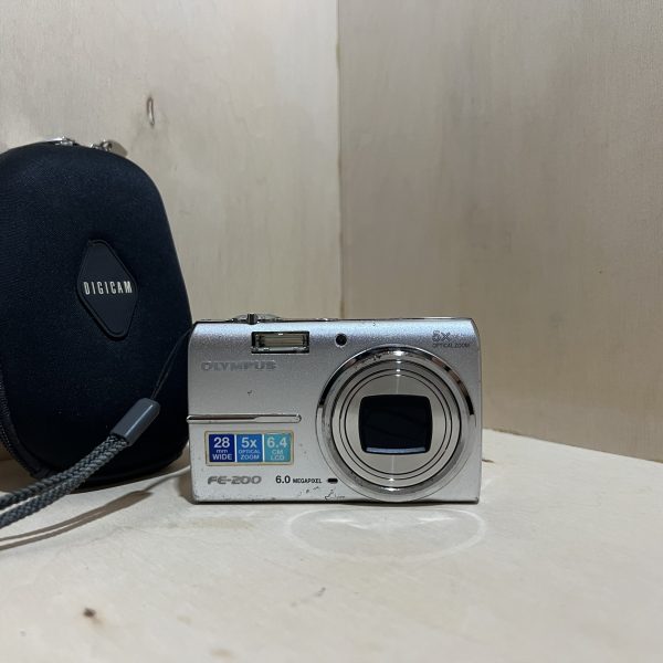 Olympus FE-200 – Compact 5x Zoom – 6 MP – Argent