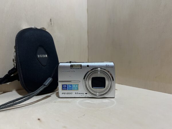 Olympus FE-200 – Compact 5x Zoom – 6 MP – Argent