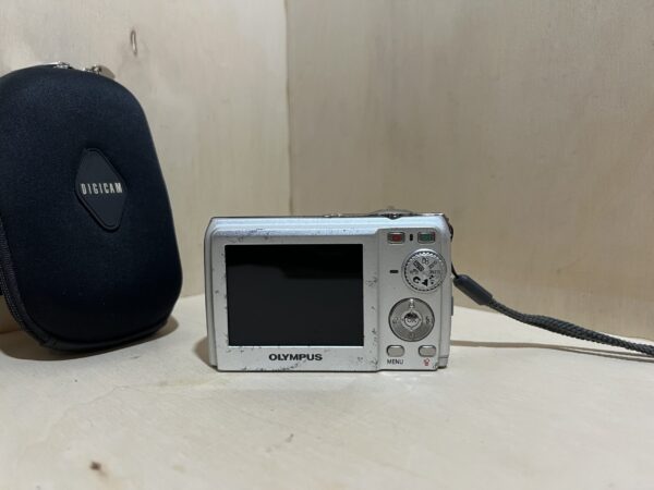 Olympus FE-200 – Compact 5x Zoom – 6 MP – Argent
