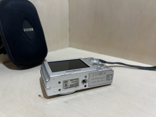 Olympus FE-200 – Compact 5x Zoom – 6 MP – Argent