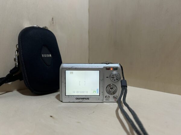 Olympus FE-200 – Compact 5x Zoom – 6 MP – Argent