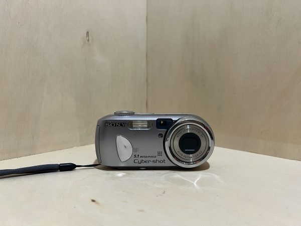 Sony Cyber‑shot DSC‑P93 – Argent