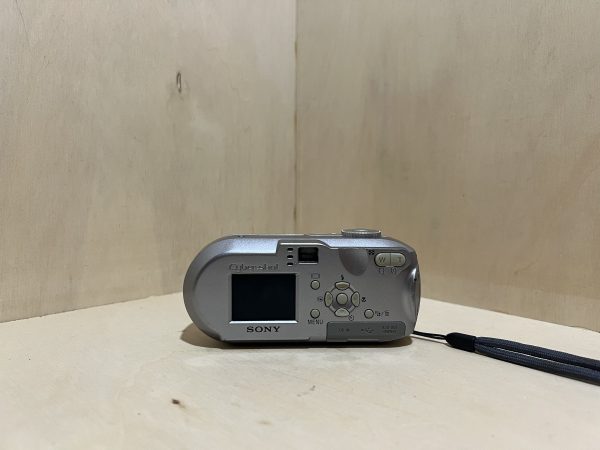 Sony Cyber‑shot DSC‑P93 – Argent