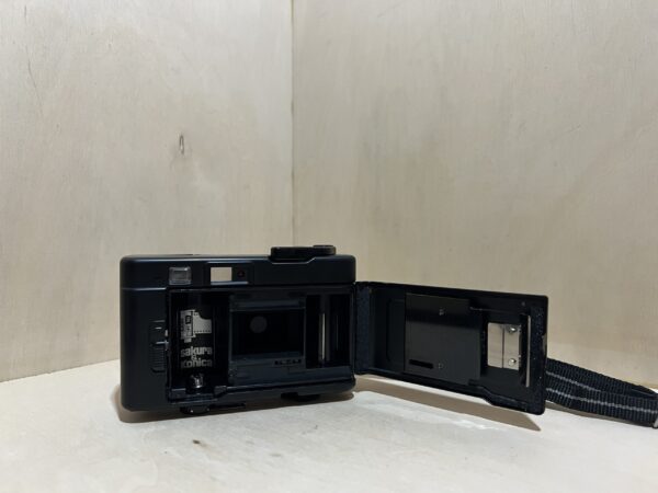 Konica Pop – Noir