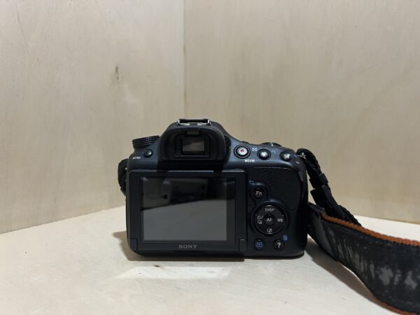 img_6469-2 Sony Alpha 58 (SLT-A58) + Objectif 50mm f/1.8 SAM - Noir