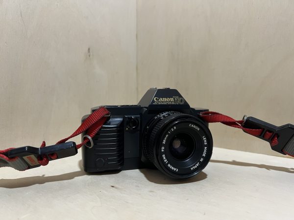 Canon T70 + Objectif FD 28mm f/2.8 – Noir
