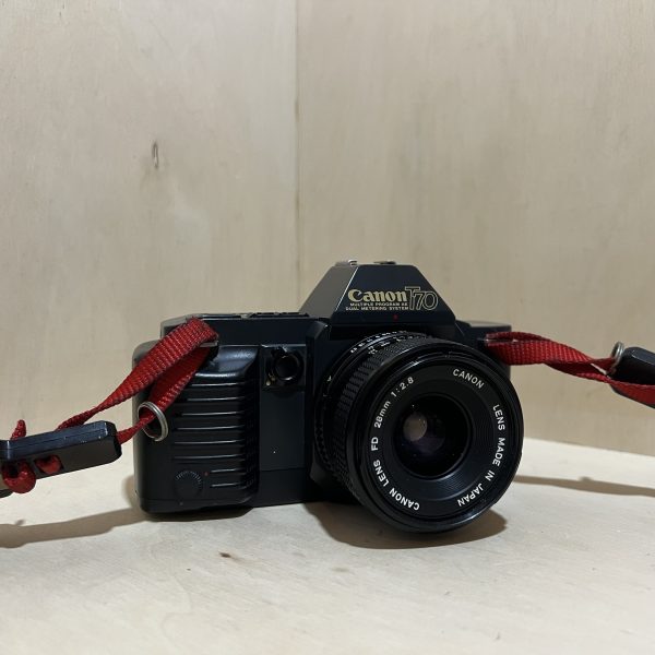 Canon T70 + Objectif FD 28mm f/2.8 – Noir