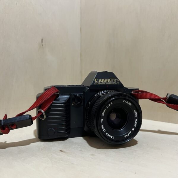 Canon T70 + Objectif FD 28mm f/2.8 – Noir