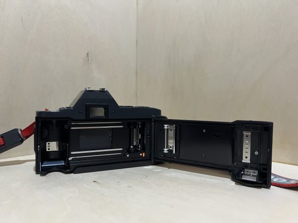 Canon T70 + Objectif FD 28mm f/2.8 – Noir