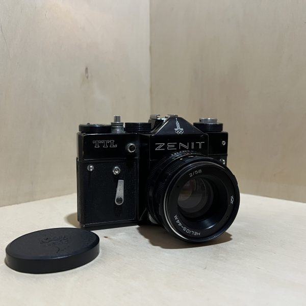 Zenit TTL "Moscow 1980" + Objectif Helios-44M (58mm f/2) – Noir