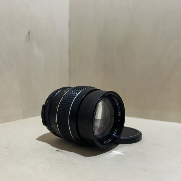 Objectif Goyo Auto MC 135mm f/2.8 (Monture M42) – Noir