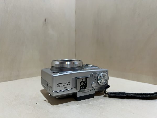 Sony Cyber-shot DSC-V1 - Gris