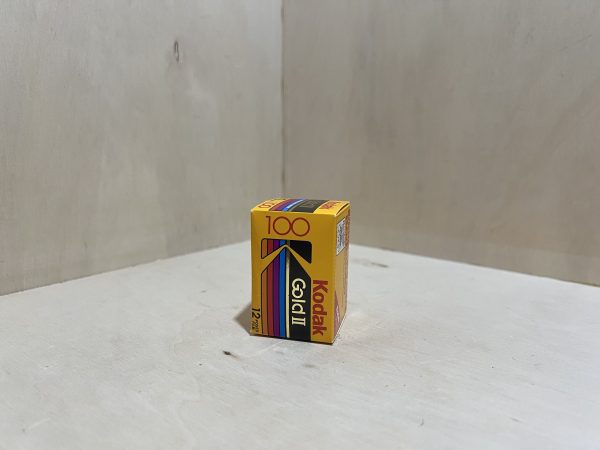 Pellicule Périmée Kodak Gold II 100 ISO (12 Poses - En Boîte)