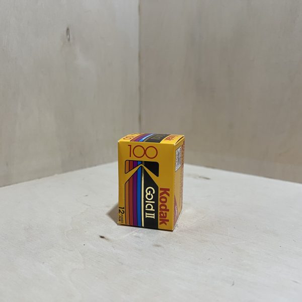 Pellicule Périmée Kodak Gold II 100 ISO (12 Poses - En Boîte)