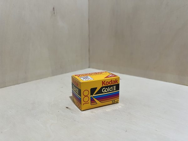 Pellicule Périmée Kodak Gold II 100 ISO (12 Poses - En Boîte)