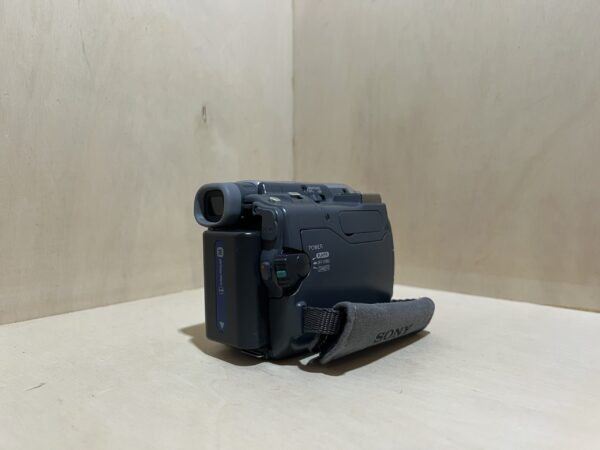 Sony Handycam DCR-TRV12E - Caméscope Numérique Mini DV avec Boîte