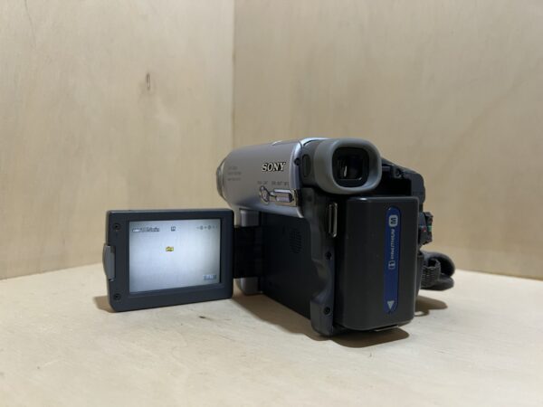 Sony Handycam DCR-TRV12E - Caméscope Numérique Mini DV avec Boîte