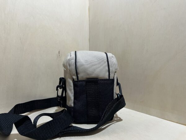 Petite Sacoche Case Logic pour Appareil Photo Compact - Beige et Noire
