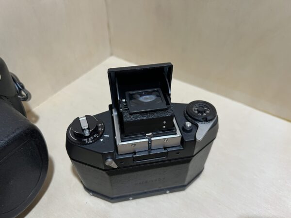 Appareil Photo Argentique Exa 1c avec Objectif Carl Zeiss Tessar 50mm f/2.8