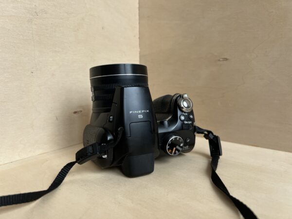 Appareil Photo Bridge Fujifilm FinePix S4200 – Zoom 24x