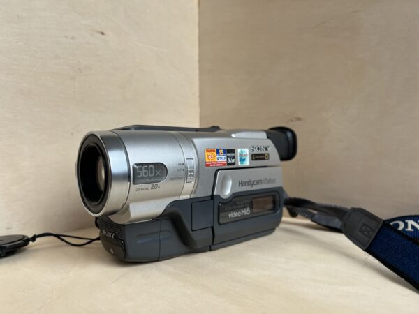 Caméscope Vintage Sony Handycam CCD-TRV408E (Hi8)