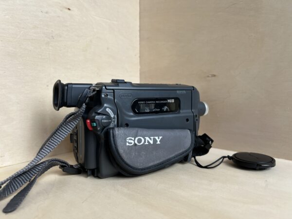 Caméscope Vintage Sony Handycam CCD-TRV408E (Hi8)