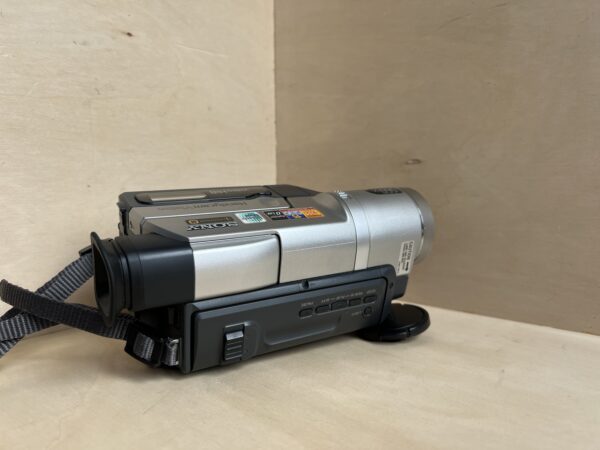 Caméscope Vintage Sony Handycam CCD-TRV408E (Hi8)
