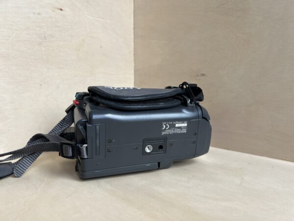 Caméscope Vintage Sony Handycam CCD-TRV408E (Hi8)