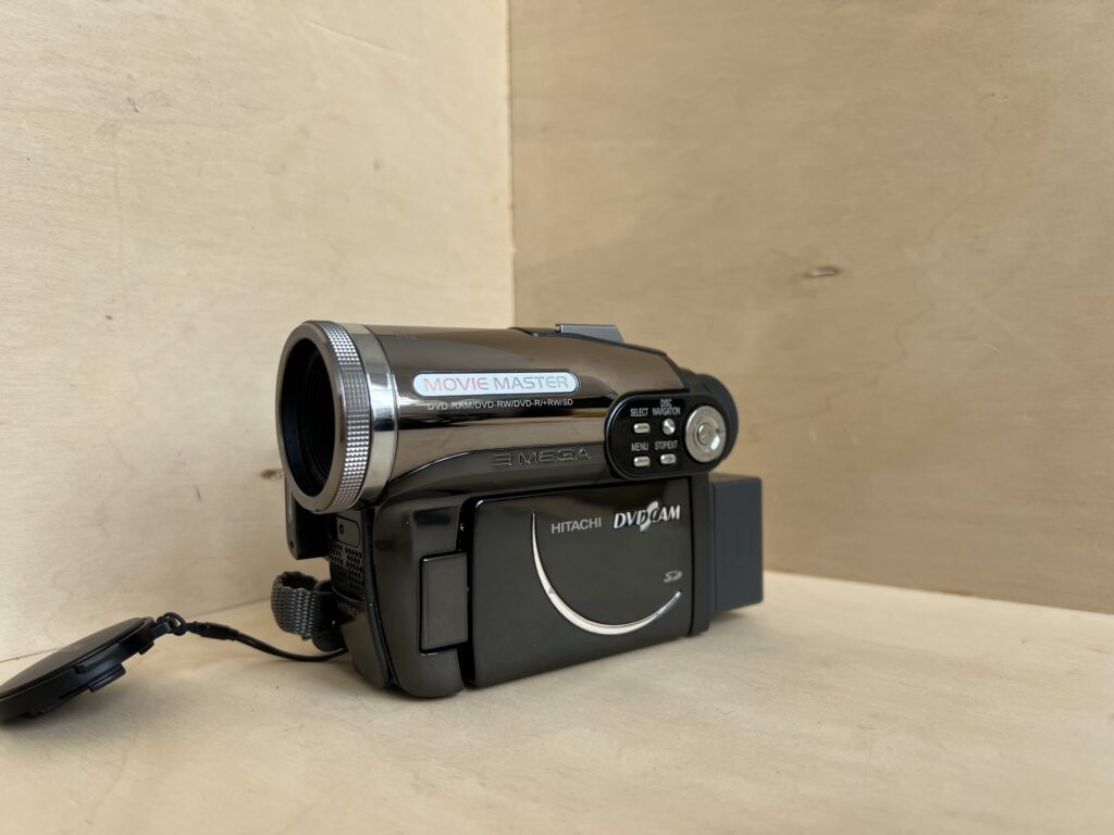 Caméscope Hitachi photographié pour sa fiche