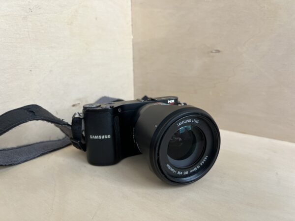 Appareil Photo Hybride Samsung NX200 + Objectif 18-55mm OIS + Flash