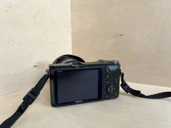 Appareil Photo Hybride Samsung NX200 + Objectif 18-55mm OIS + Flash