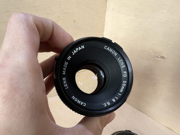 img_8342-3 Objectif Vintage Canon FD 50mm f/1.8 S.C. – Bague Argentée