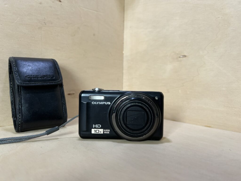 Compact numérique Olympus VR-310 photographié pour sa fiche