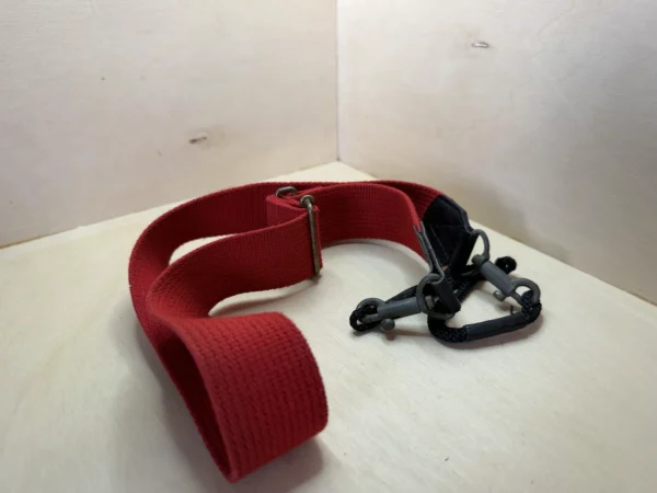 Courroie de Cou Officielle Mamiya – Rouge d'occasion, testé et vérifié — photo 2 sur 3