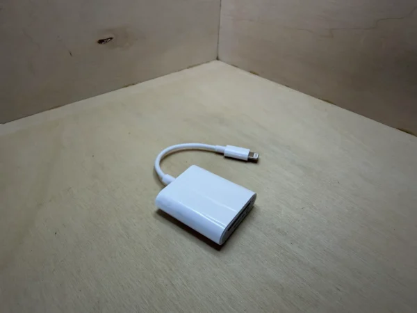 accessoire-photo-argentique-lecteur-carte-sd-lightning-occasion-teste-1 Lecteur de Carte SD / microSD – Connecteur Lightning d'occasion, testé et vérifié — photo 1 sur 4