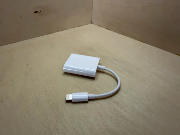 accessoire-photo-argentique-lecteur-carte-sd-lightning-occasion-teste-2 Lecteur de Carte SD / microSD – Connecteur Lightning d'occasion, testé et vérifié — photo 2 sur 4