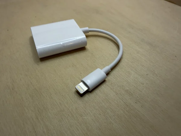 accessoire-photo-argentique-lecteur-carte-sd-lightning-occasion-teste-4 Lecteur de Carte SD / microSD – Connecteur Lightning d'occasion, testé et vérifié — photo 4 sur 4