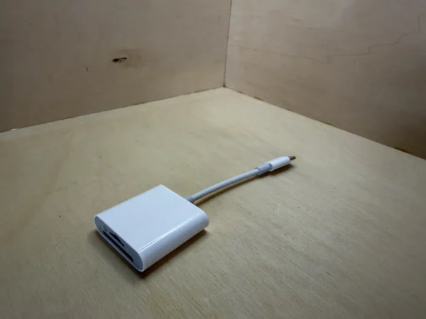 accessoire-photo-argentique-lecteur-carte-sd-usb-c-occasion-teste-1 Lecteur de Carte SD / microSD – Connecteur USB-C d'occasion, testé et vérifié — photo 1 sur 4