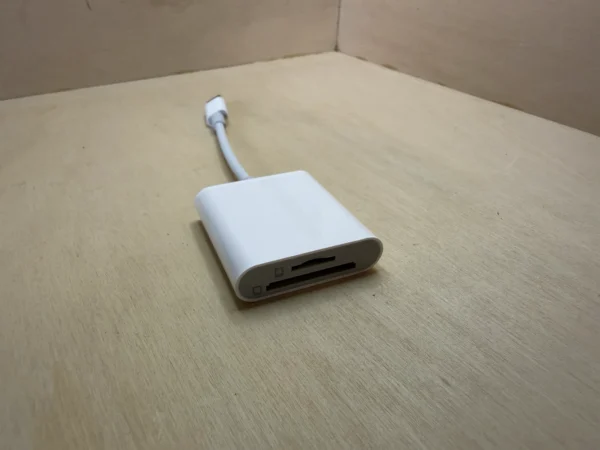 accessoire-photo-argentique-lecteur-carte-sd-usb-c-occasion-teste-3 Lecteur de Carte SD / microSD – Connecteur USB-C d'occasion, testé et vérifié — photo 3 sur 4