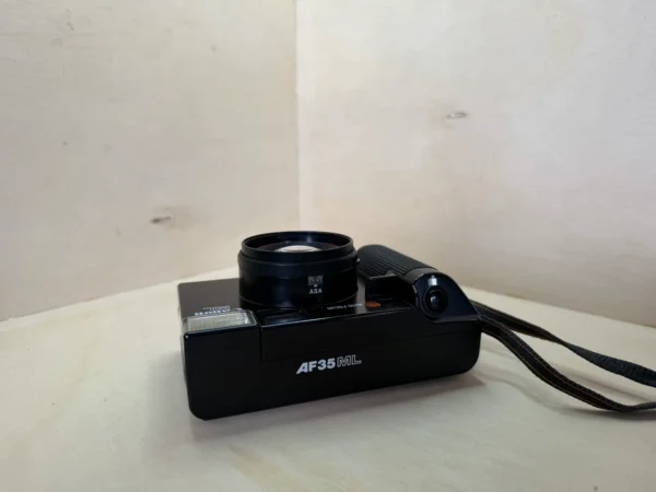 appareil-photo-argentique-canon-af35ml-40mm-f19-occasion-teste-3 Appareil Argentique Compact Canon AF35ML – Objectif 40mm f/1.9 d'occasion, testé et vérifié — photo 3 sur 6