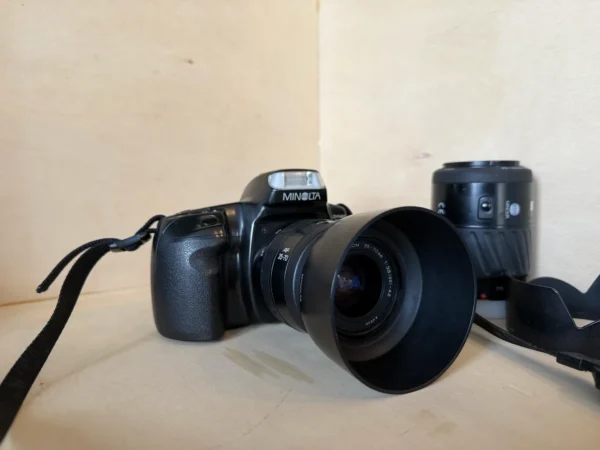 appareil-photo-argentique-minolta-dynax-300si-kit-2-objectifs-occasion-teste-1 Kit Reflex Argentique Autofocus Minolta Dynax 300si & Objectifs AF 35-70mm et 70-210mm d'occasion, testé et vérifié — photo 1 sur 9